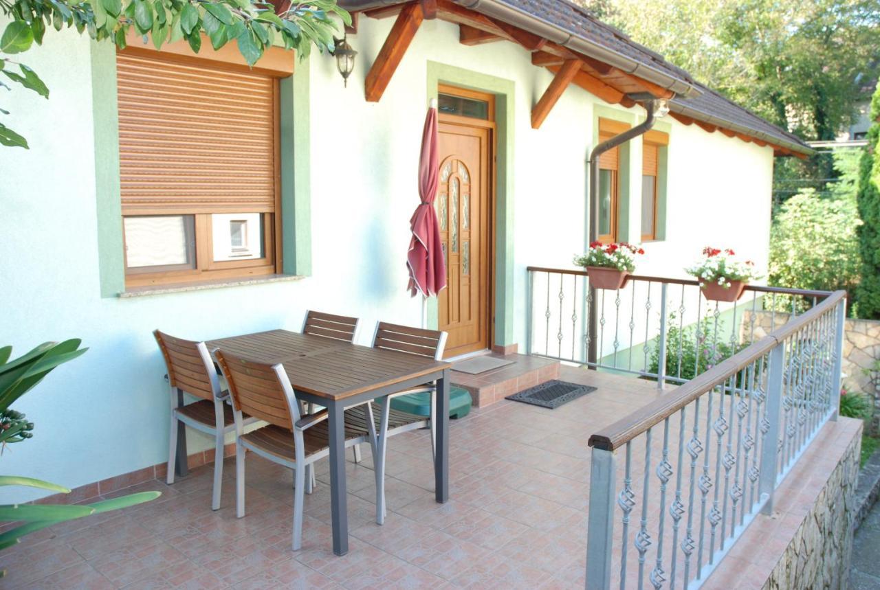 Zoeldike Vendeghaz Hotel Kaposvar Exterior photo