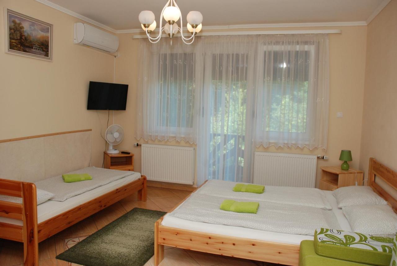 Zoeldike Vendeghaz Hotel Kaposvar Exterior photo